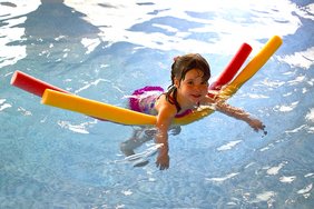 „SchwimmMit“: Erfolgreiches Projekt für Grundschulkinder